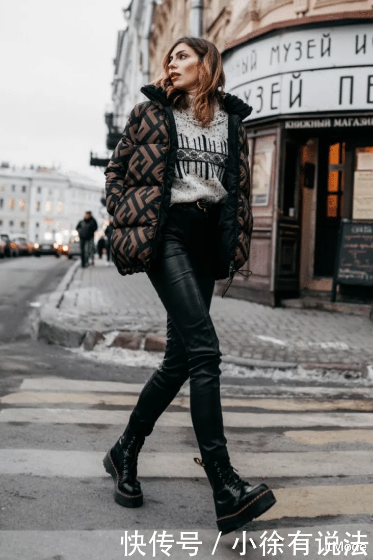搭配|别再穿“打底裤”了,现在流行“裤子+靴子”!保暖又显瘦!