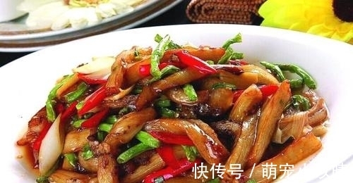大厨|炒茄子，先放油是大错特错！饭店大厨：用这方法，茄子不腻不发黑
