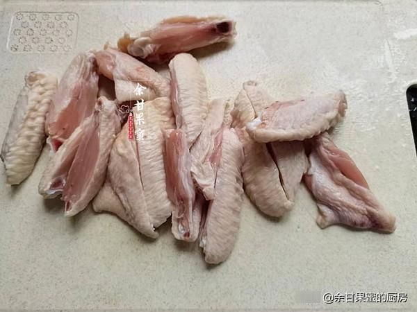 腌制|立秋后常做这道菜，食材加粉腌制，同玉米蒸熟上桌，鲜美不上火