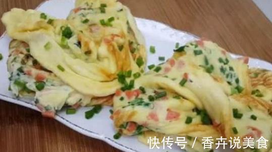 鸡蛋饼新做法,面粉里加点“它”,香甜酥软,儿子一顿能吃3个
