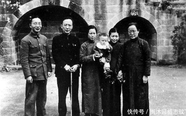 郭沫若用4字骂鲁迅,鲁迅的回答让世人笑称:这便是郭沫若一生!