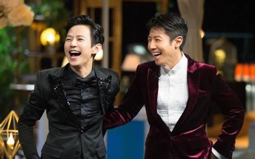 何炅"四宗罪"跌落神坛,牵手照只是冰山一角