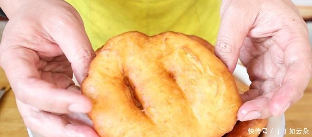 我家里祖传三代做油饼的配方,味道松软,放半个月不硬,太香了
