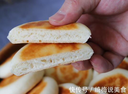 奶香小饼做法，掌握2个烙制技巧，柔软香甜，老人孩子都喜欢