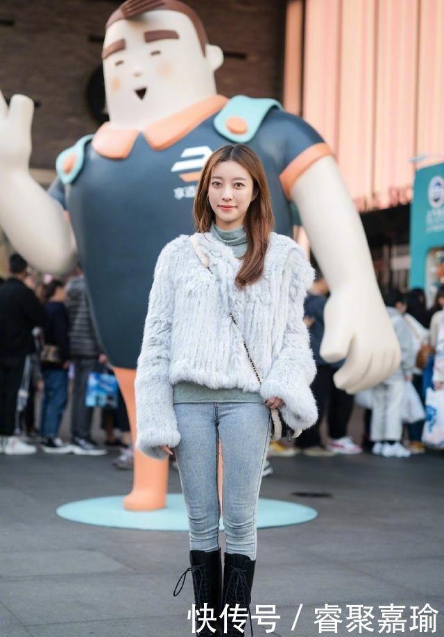 时髦|今年不流行穿大衣了,这才是冬季正确打开方式,保暖时髦还显气质