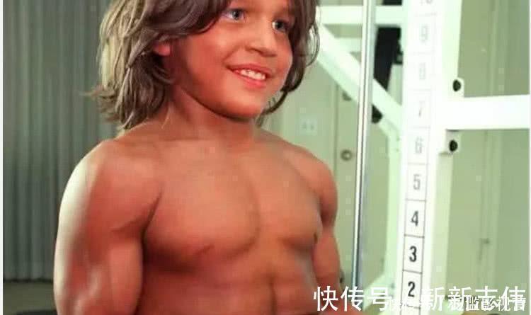 俯卧撑|世界上最“强壮”的男孩,每天500俯卧撑,18年后长成这样