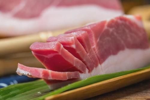 凍在冰箱里的肉,放多久就不能吃了?時間並不長,要告訴家人