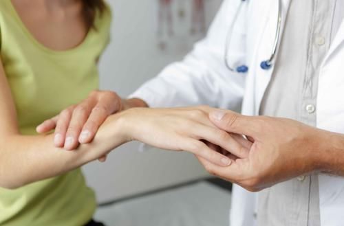 剧烈运动|如果手部出现这些问题,不是关节炎,或是肺结节发展了,了解一下