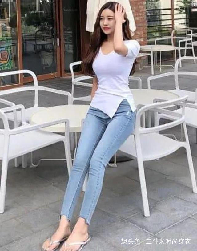 曲线|牛仔裤经久耐磨,质地细腻舒适,更显出女性的身材曲线