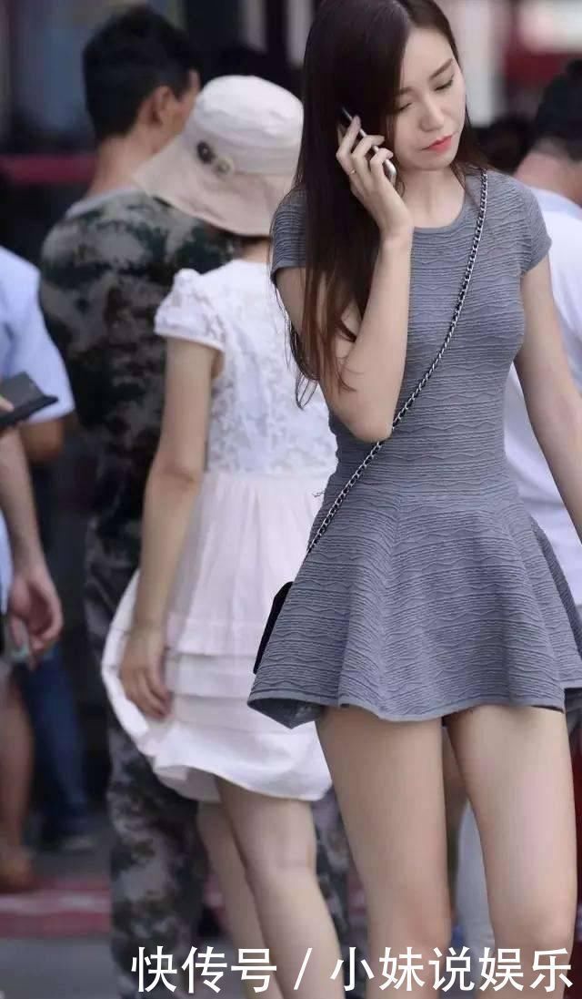 街拍|街拍美女小姐姐素色短裙搭配白皙皮肤，尽显女性迷人气息