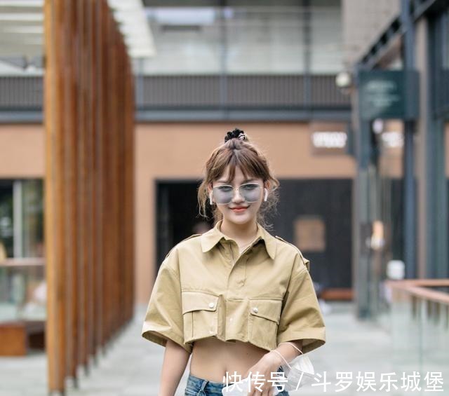 百搭 春天,选择一字带凉鞋,学习时髦精的“一鞋多穿”,简约又百搭!