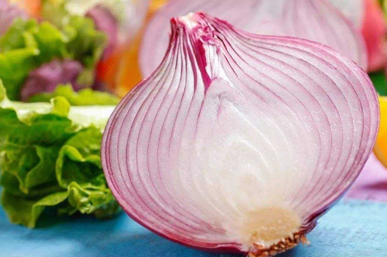 买洋葱,紫皮白皮哪个好!老菜农说漏嘴,2种区别大,别再买错了