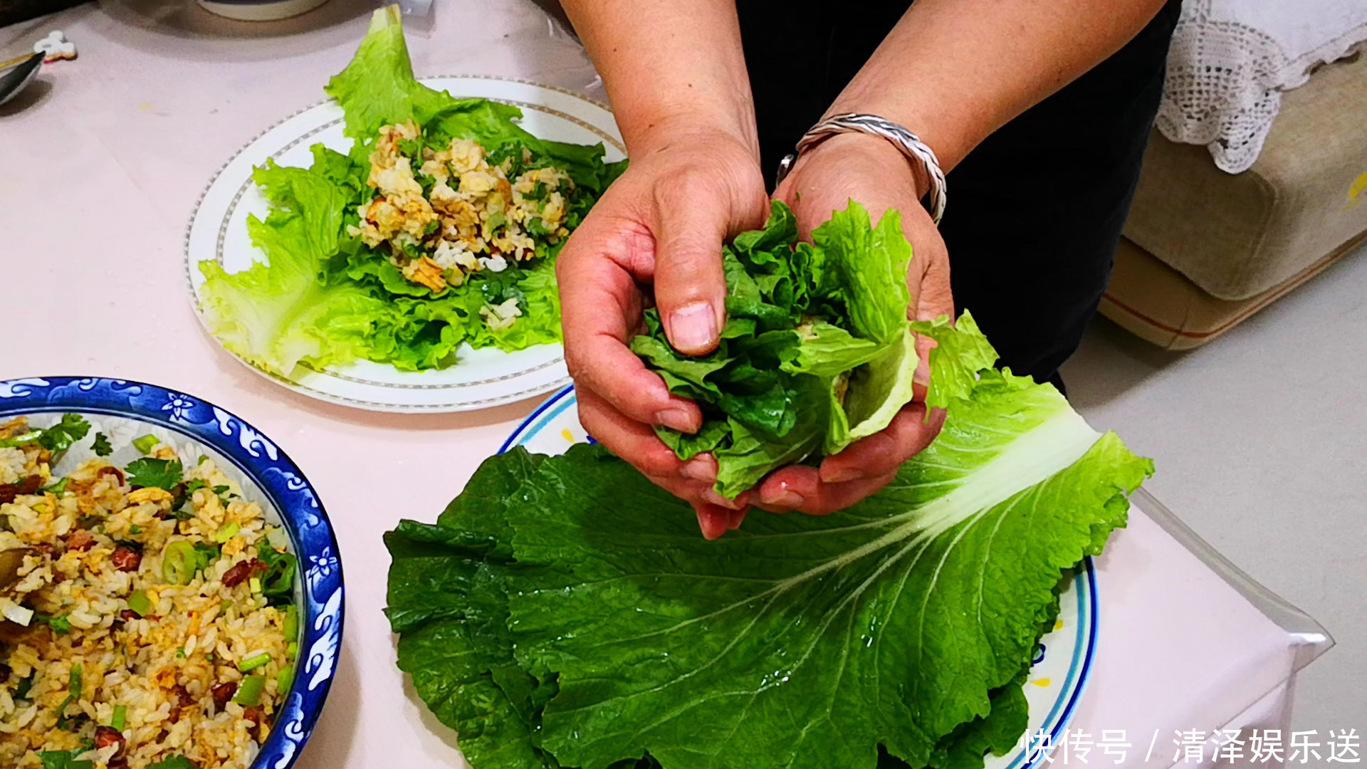 吃剩的米饭别再做蛋炒饭，教你农村特色吃法，一顿3个不够吃，香