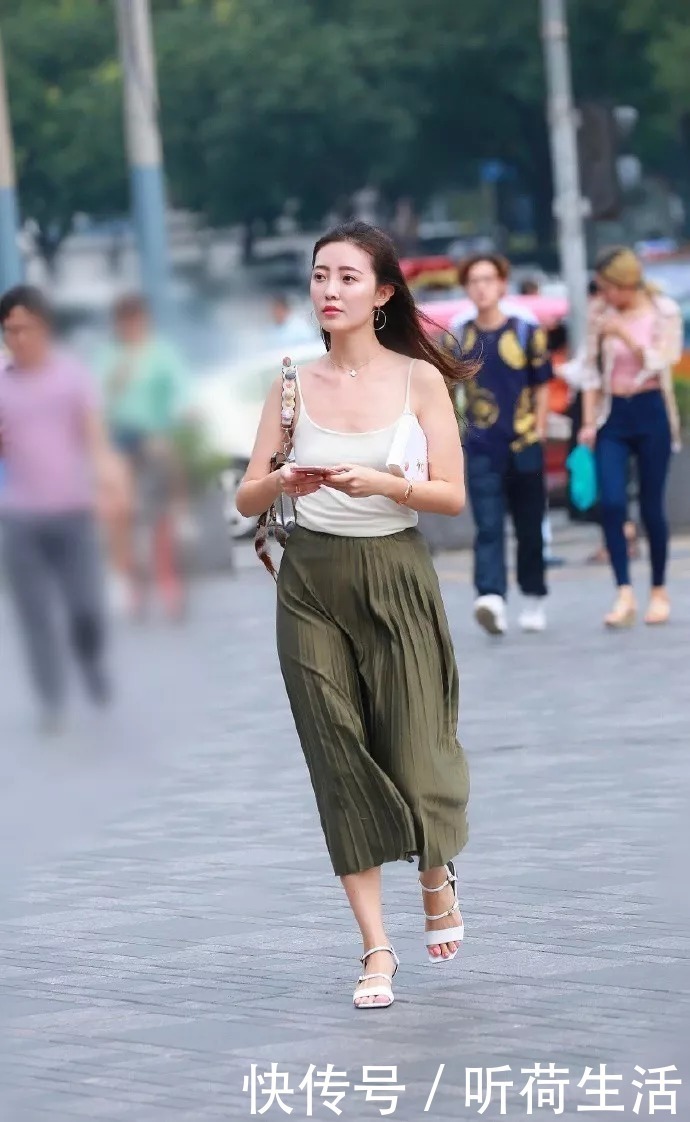 小姐姐|高跟鞋搭配看似简单，却能够让女性更有韵味