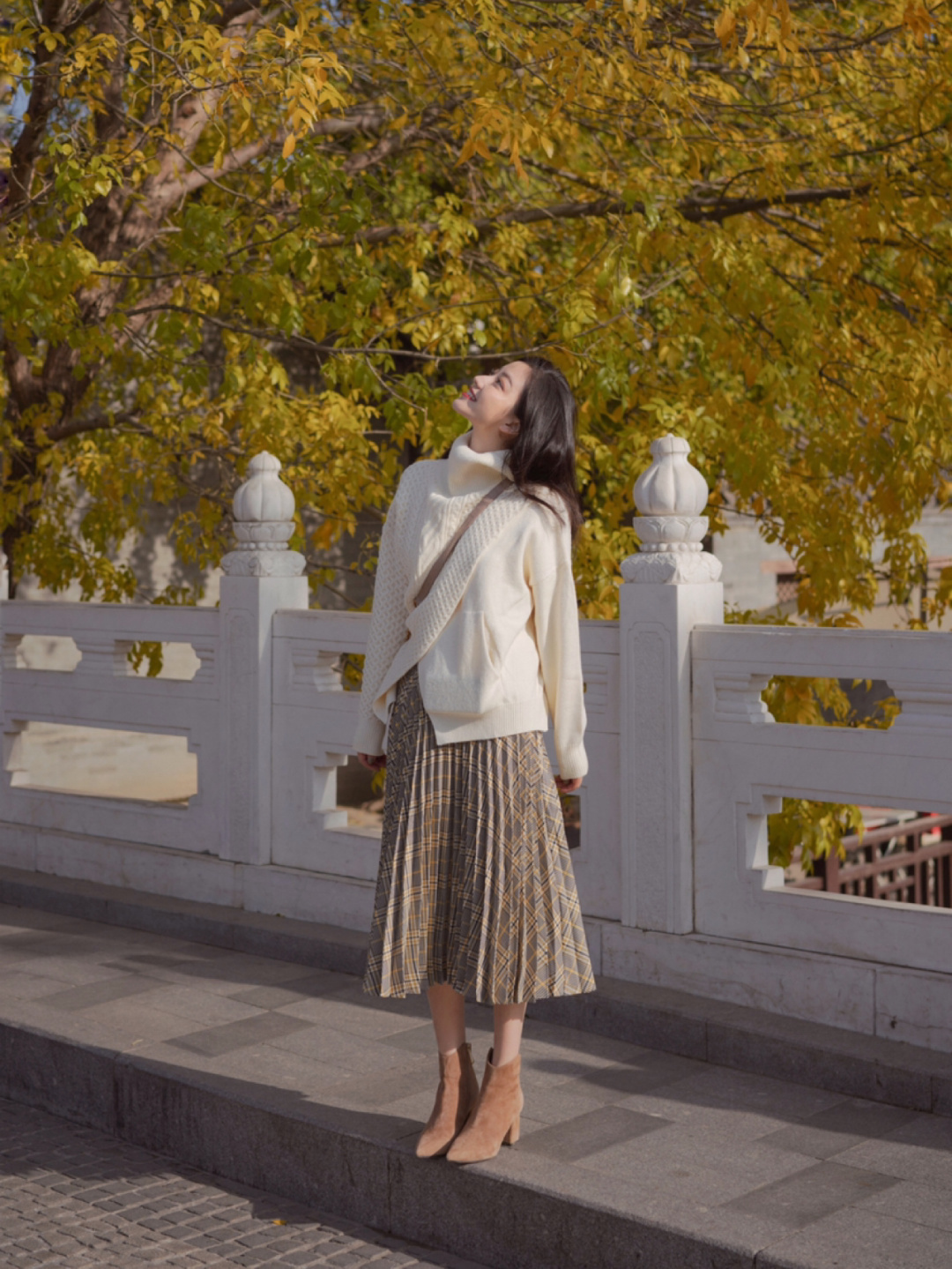 时髦|冬天的“毛衣”该怎么穿?建议搭配半身裙,让你温柔时髦有女人味