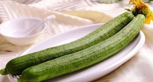 女性担心脸生黑斑，推荐常吃以下食物，淡斑去皱，排毒护肤