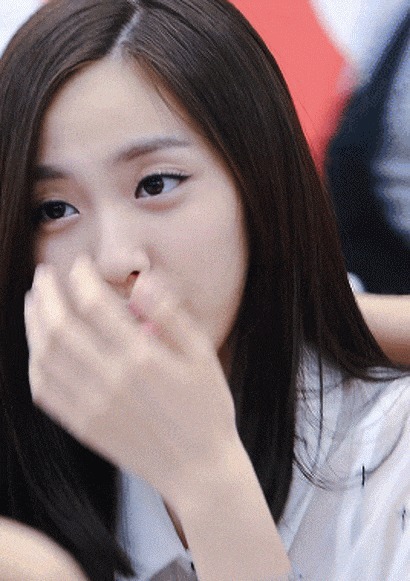 |搞笑GIF:姑娘真的好漂亮,找个这样的女朋友还不错吧!