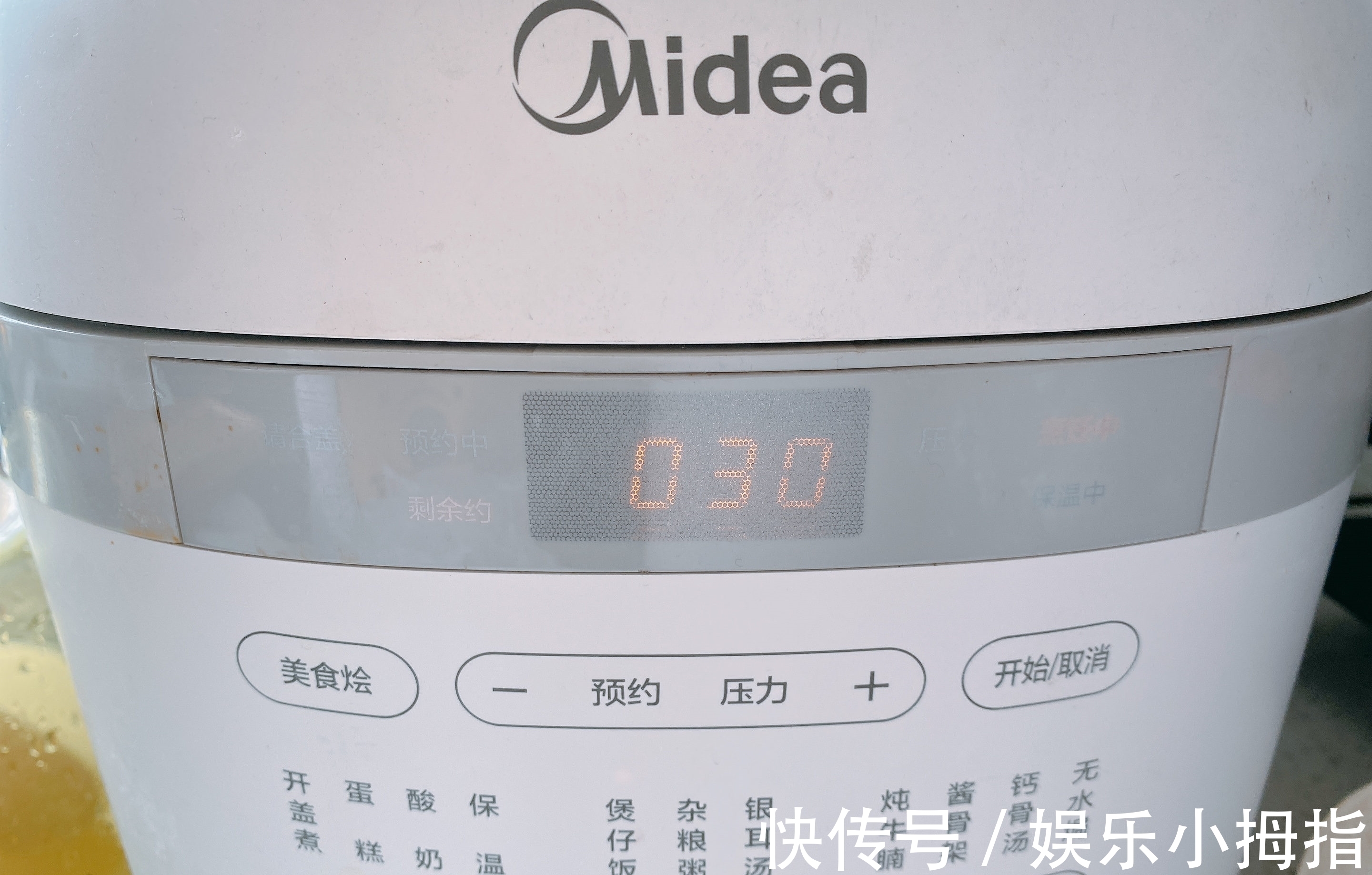 莲子芯|入秋后天气干燥，试试“4白1黄”的甜汤，止咳润肺，跟秋燥说拜拜