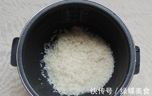 懒人|夏天的懒人焖饭，饭菜一锅出，有肉有菜营养均衡，比外卖还省时