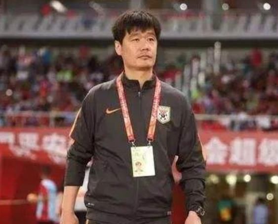 主帅|国足主帅真不好当！记者：李铁无官一身轻，李霄鹏气色明显下降