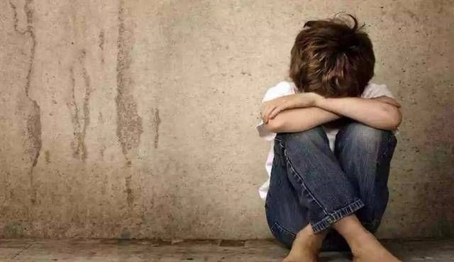 妈妈|孩子被揍后如果有这种表现,那就是在“求救”了,父母抓紧停手