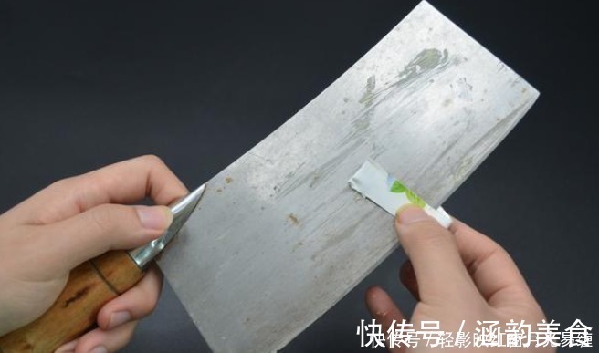 热水壶|用完的空牙膏管别扔,放在厨房一年省好几百块,邻居见了个个夸好