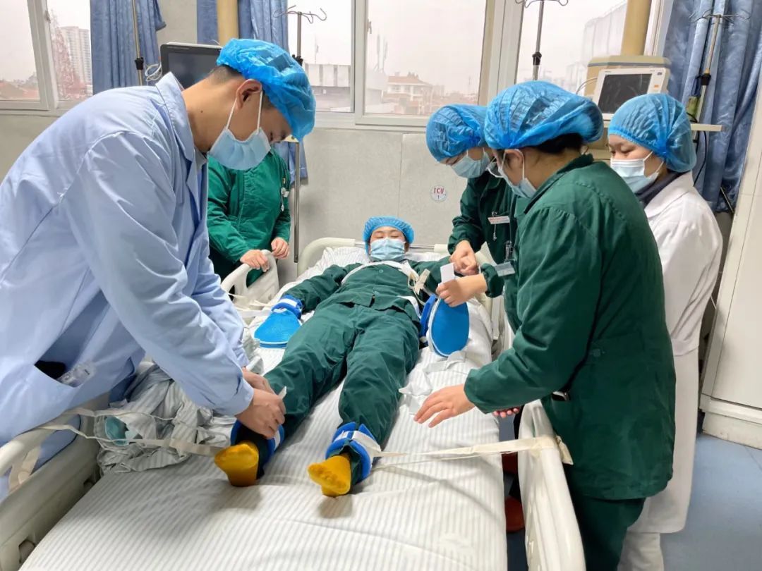  难受|ICU护士体验插管：终于知道病人有多难受了