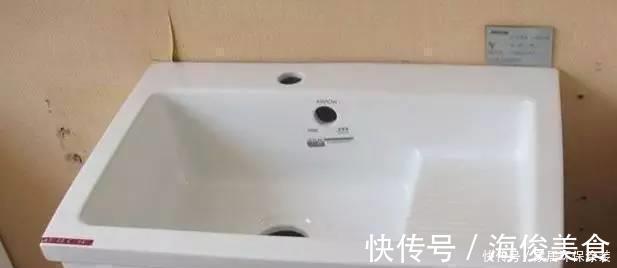 卫生间|别蹲在卫生间洗衣服了，多累呀，在阳台做个池子很好用！
