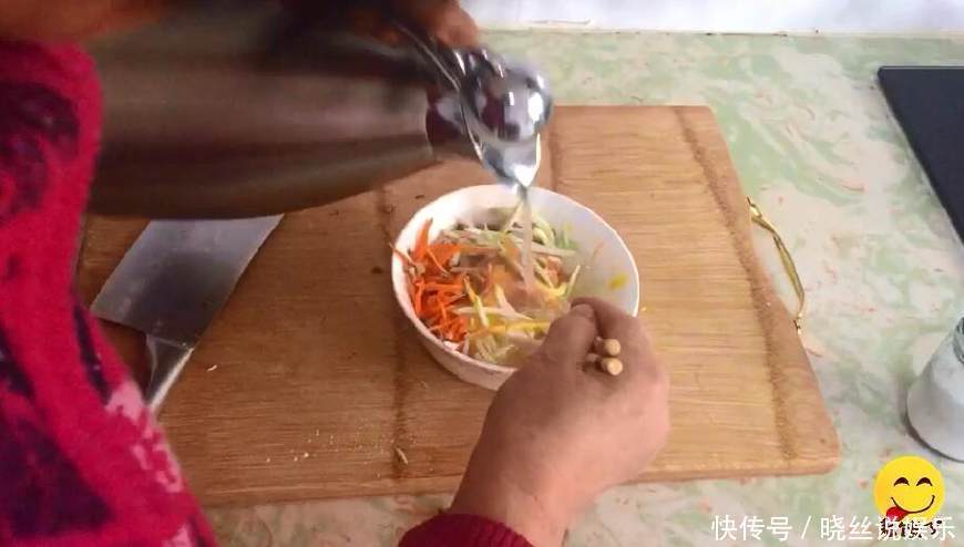 西葫芦最好的吃法,加2鸡蛋不用炒,饭店买不到,老人孩子都爱吃