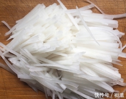 锅中|天冷常喝这碗汤,鲜美可口有营养,6块钱煮一大锅,比肉汤还好喝