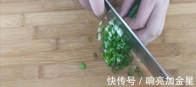 2个馒头，1块五花肉，简单一做，鲜香可口，营养又解馋，太香了！