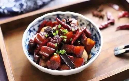  下肚|秘制红烧肉，飘香四溢、软糯可口，肥而不腻，一盘下肚，直呼过瘾