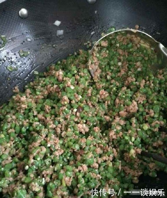 馅儿|此饺子我是头一次吃,鲜香味美不油腻,刚出锅我连吃40个不过瘾