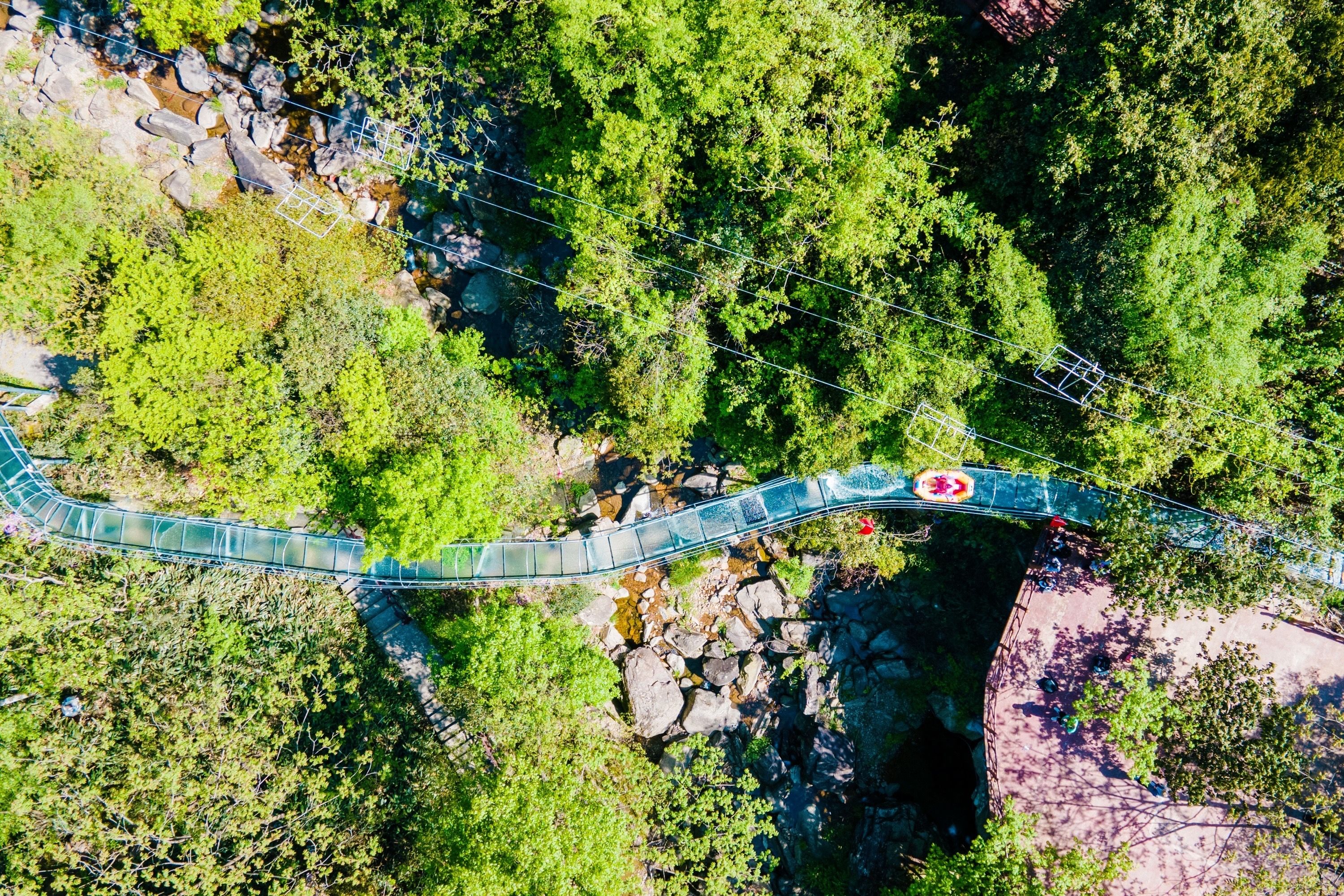 安吉浙北大峡谷，北纬30度线上的奇特山景，九大游乐项目等你挑战