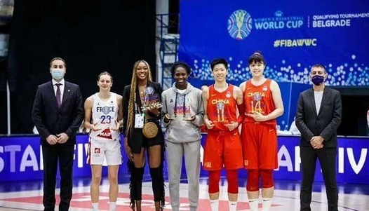 杨毅|女篮世界杯3连胜晋级,黄思静砍30+7+6,杨毅:罕见,比男篮还强