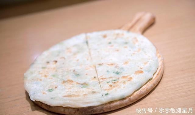 生坯|别去楼下排队买葱花饼,掌握这3个小技巧,酥脆多层,凉了也不硬