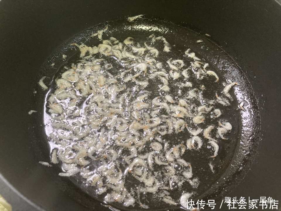 天冷此菜我家天天吃,二块钱炒一盘,简单快手,实惠又下饭