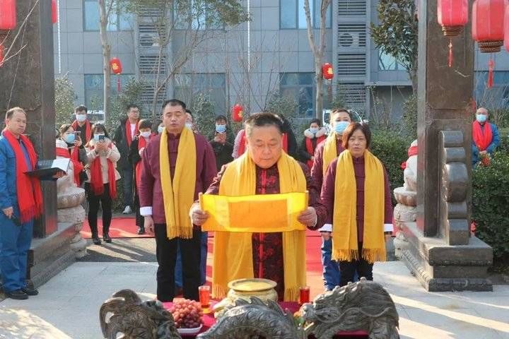 传承阿胶古典文化，遵循古法取水炼胶