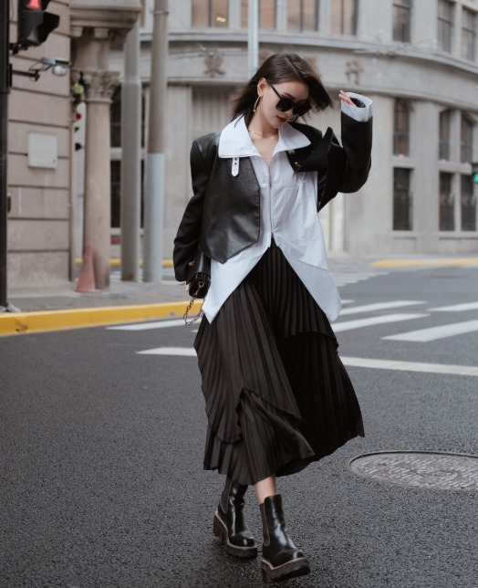 女孩|这才是属于"酷"女孩的穿搭, 10套上身随性大气,轻松get大长腿!