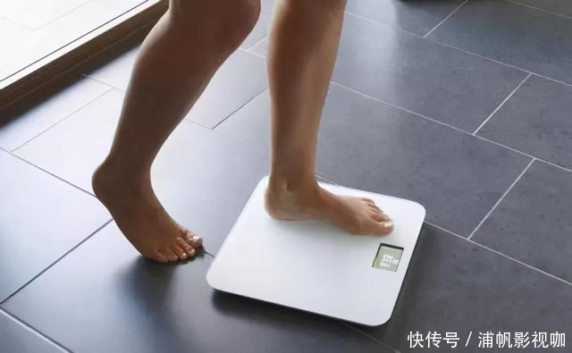 bmi|体重过一百的女人，这4种常见水果越少吃越好，热量高还容易长膘