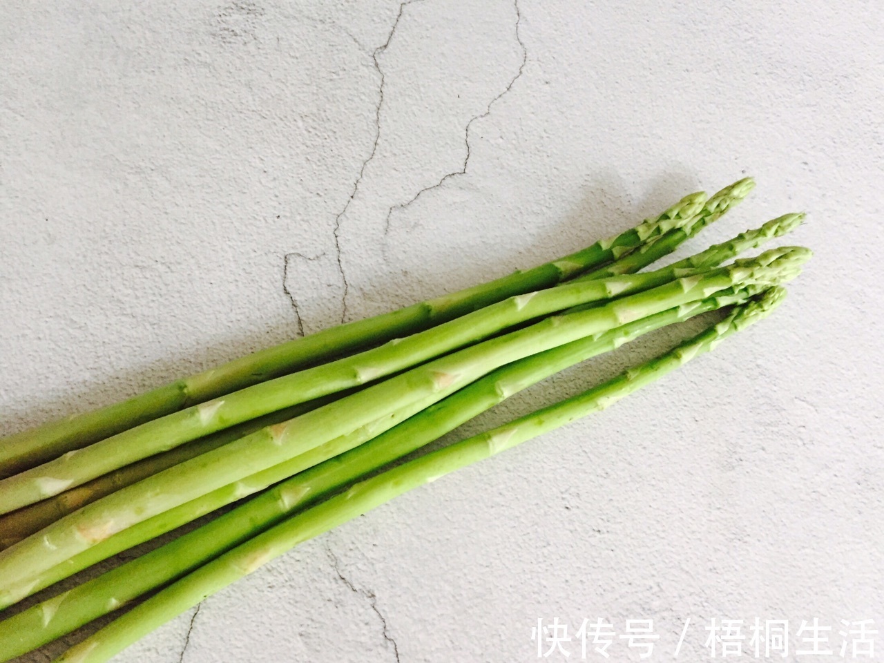 爽口|家庭版蒜蓉芦笋，清脆爽口，营养丰富又美味