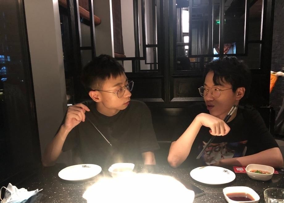 评价|PDD谈与Uzi关系，他虽然肥又丑，但我挺他，毕竟我两都像369