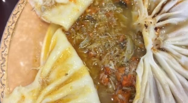 包子|朋友请客吃饭,每人分一个“水包子”,都说抠门,打开一看傻眼