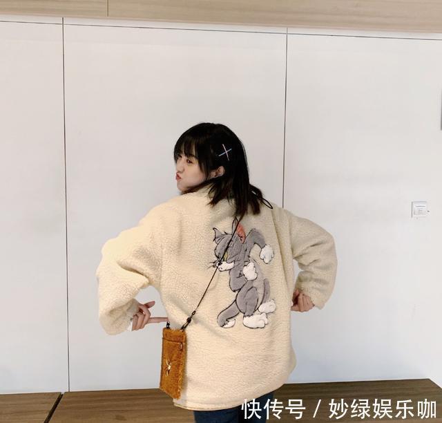 大长腿|《知否》中她对赵丽颖忠心耿耿,今穿毛绒外套破洞裤,漫画腿抢镜