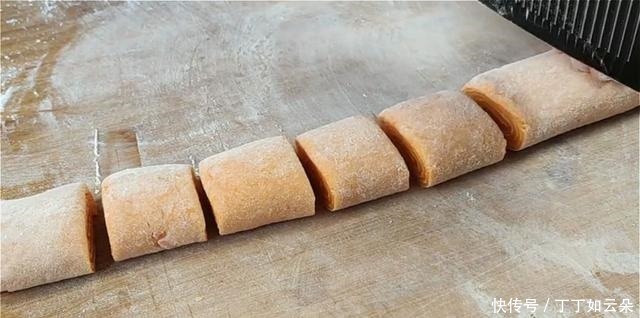家里有红薯的试试这个做法,不烙不油炸,层次丰富软糯香甜