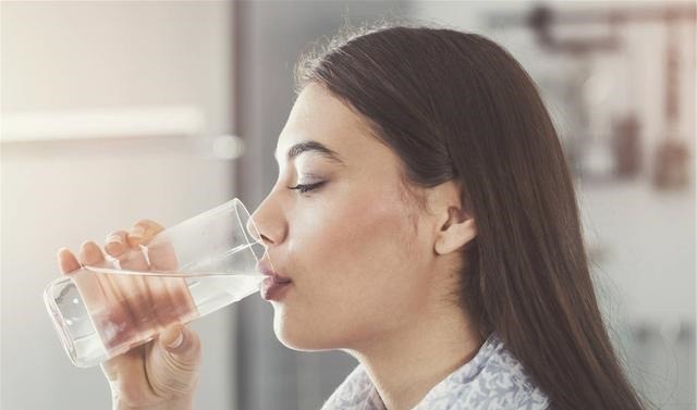 钙质|女性衰老的“催化剂”已揭晓,熬夜并不是第一,看完后,趁早改正