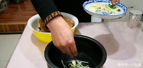 整只鸡往电饭锅里一丢,不加1滴水1滴油,出锅后老婆和儿子抢着吃