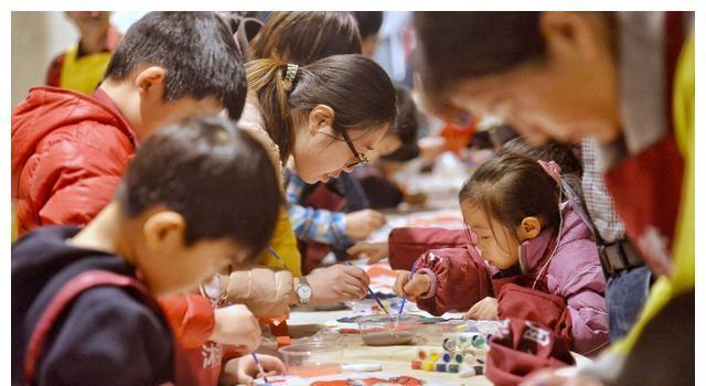 标准|6岁女孩“反选父母”,“有钱”成第一标准,网友感叹:太现实