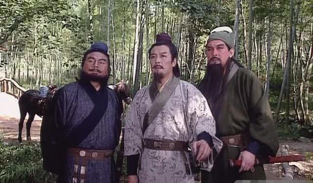 蜀汉|刘备临终前为什么托孤诸葛亮和李严,而没有托孤赵云呢?专家一席话让人心惊