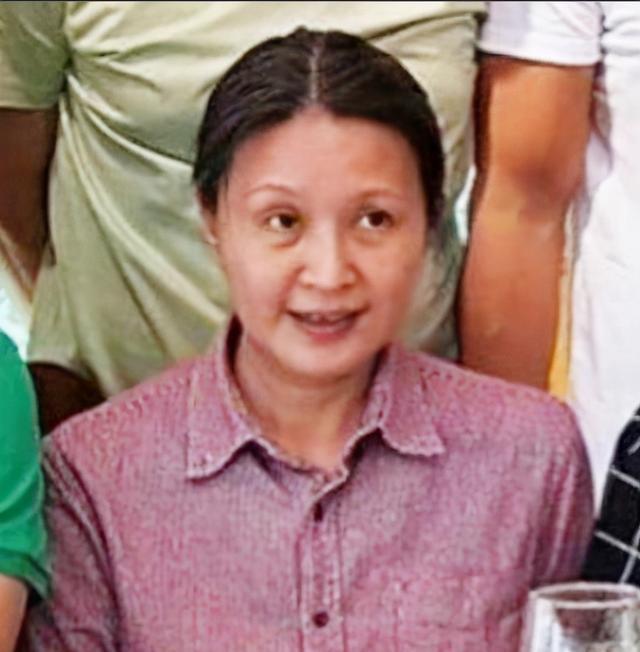 晚年|方舒含泪与白发母亲和解,两个女儿撑起她的晚年